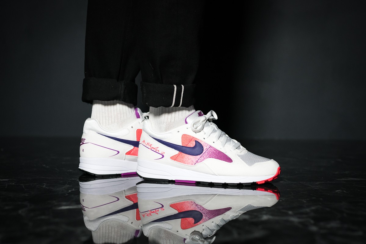 afew-store-sneaker-nike-air-skylon-ii-white-courtpurple-solarred-349