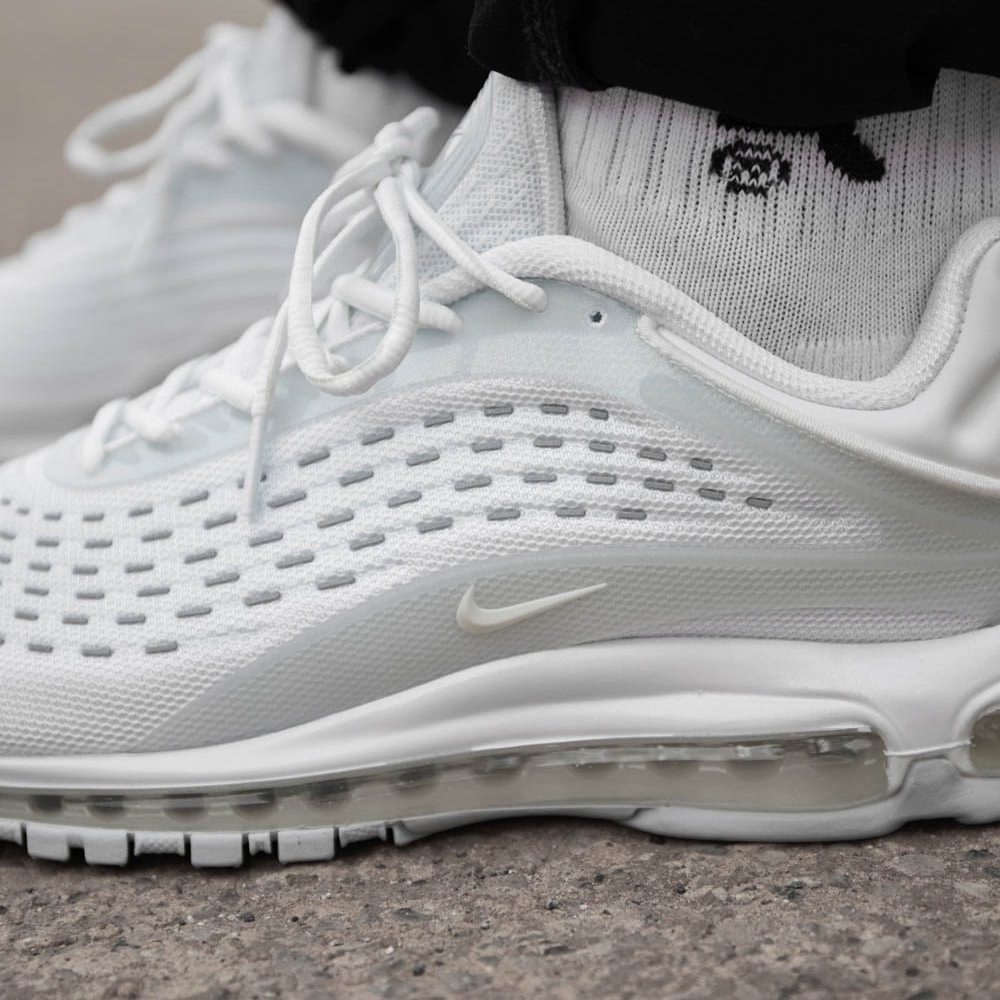 nike air max deluxe all white all black-5