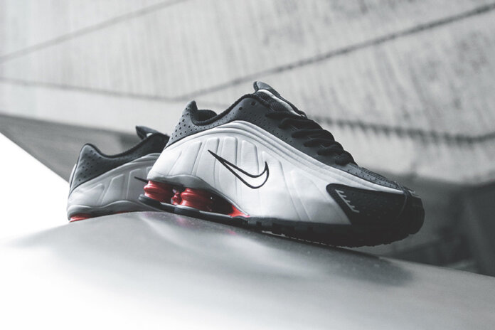 Nike Shox R4 Black Silver Nike Shox R4 Black Silver