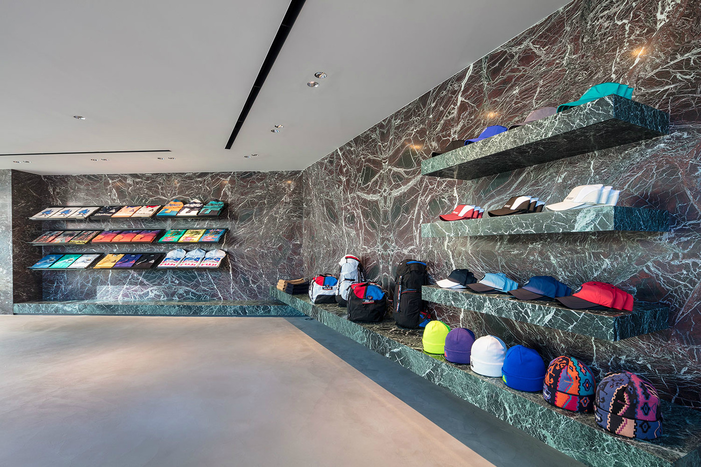sklep Palace Skateboards tokyo store 4