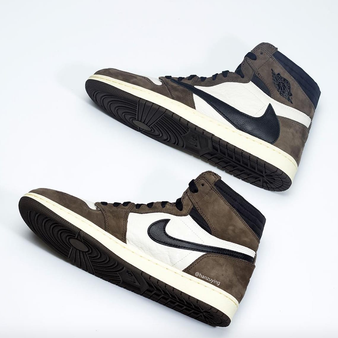 Travis Scott x Air Jordan 1 CD4487-100 3