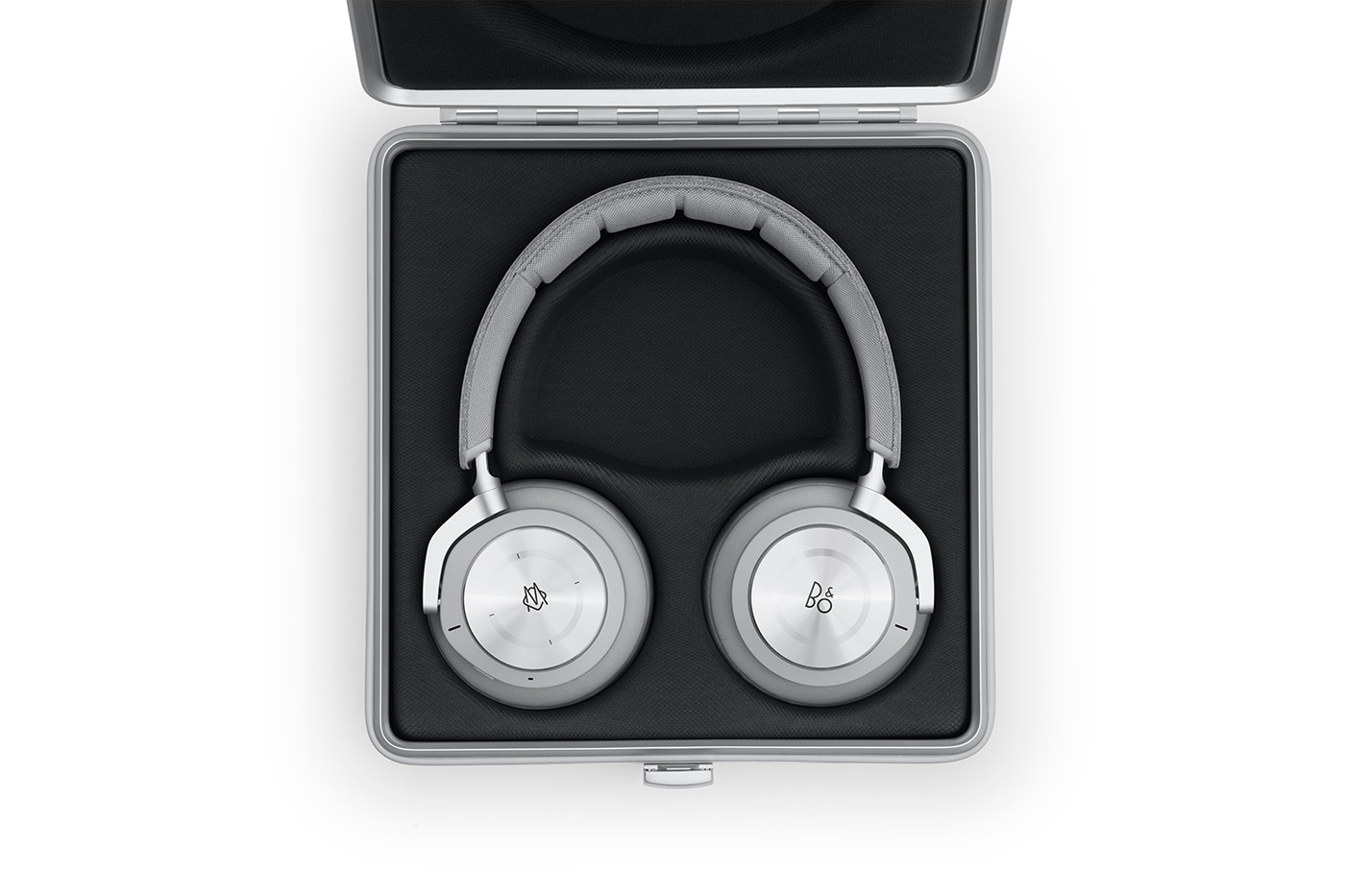 RIMOWA x Bang Olufsen Limited Edition Beoplay H9i 2