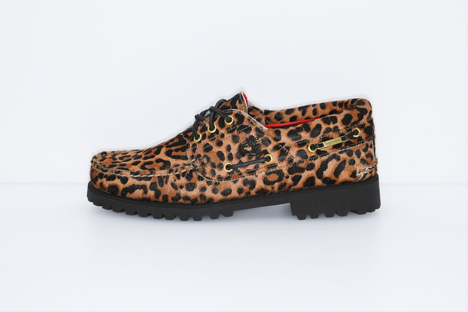 Supreme x Timberland 3-Eye Classic Lug Shoe 2