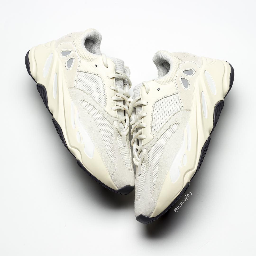 adidas Yeezy Boost 700 Analog EG7596 1