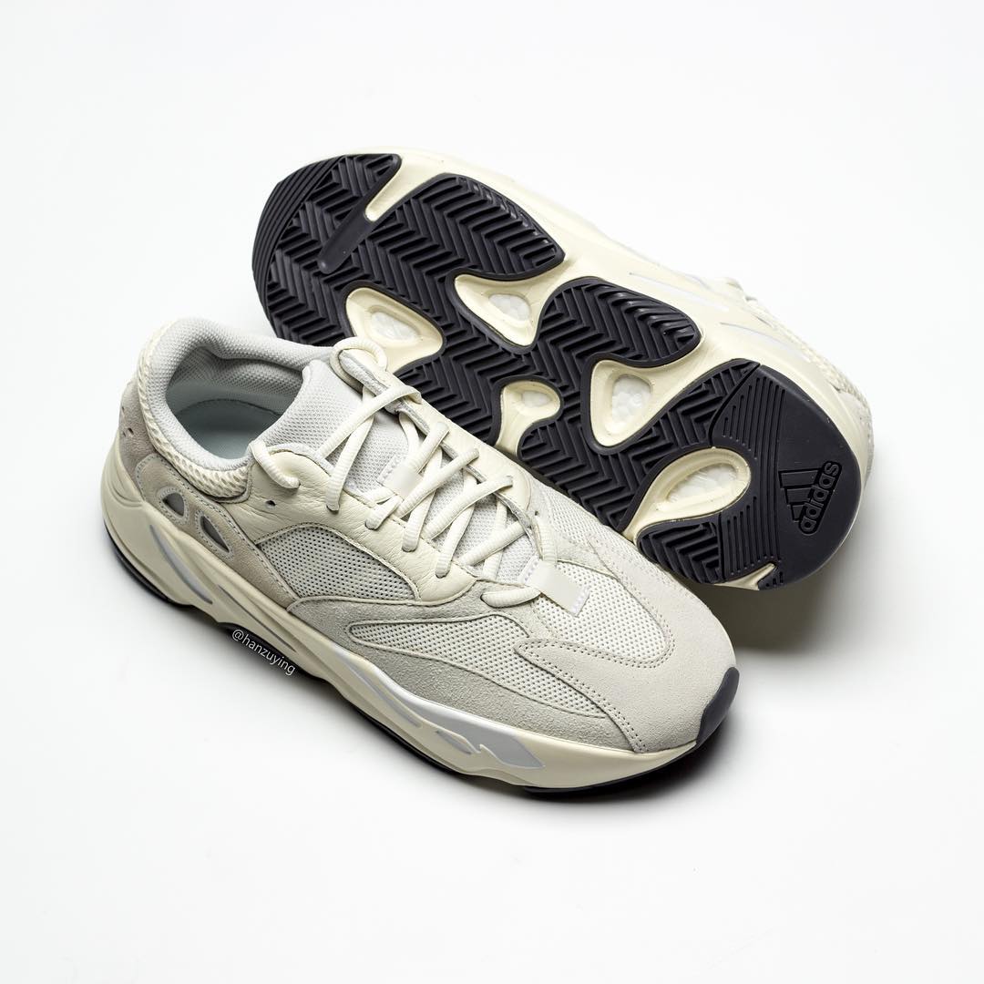 adidas Yeezy Boost 700 Analog EG7596 4