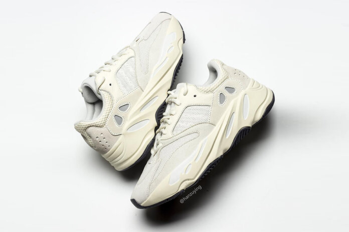 adidas Yeezy Boost 700 Analog EG7596 adidas Yeezy Boost 700 Analog EG7596