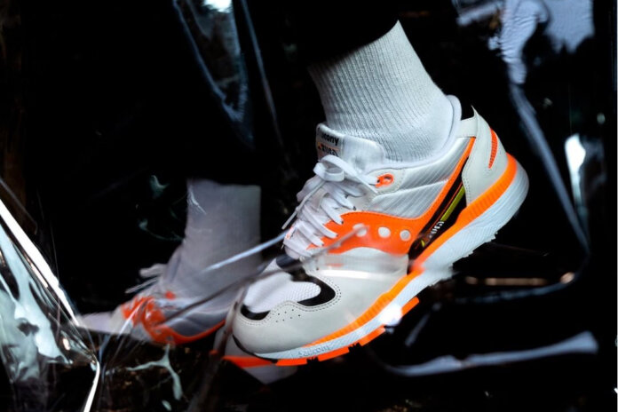 saucony azura og white orange black saucony azura og white orange black