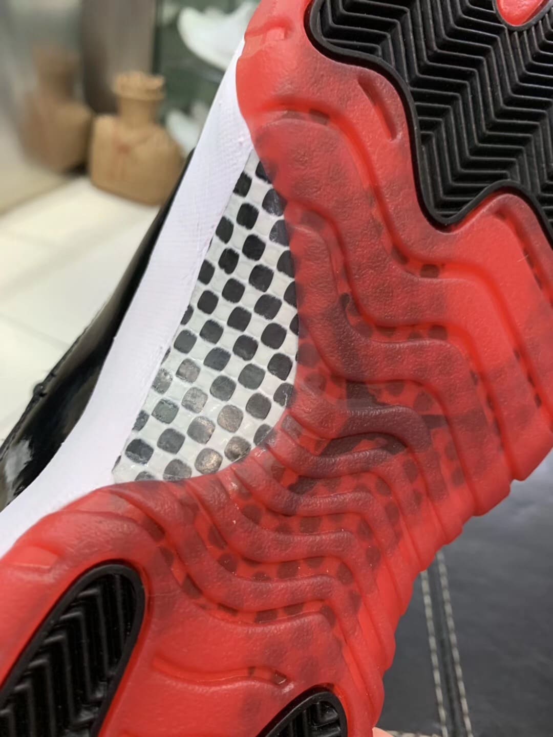 Air Jordan 11 Bred 2019 378037-061 6