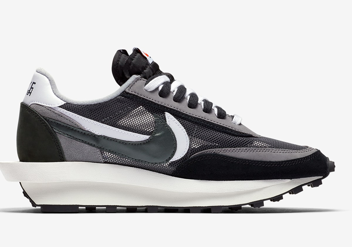 sacai x Nike LDWaffle Black White BV0073-001 3