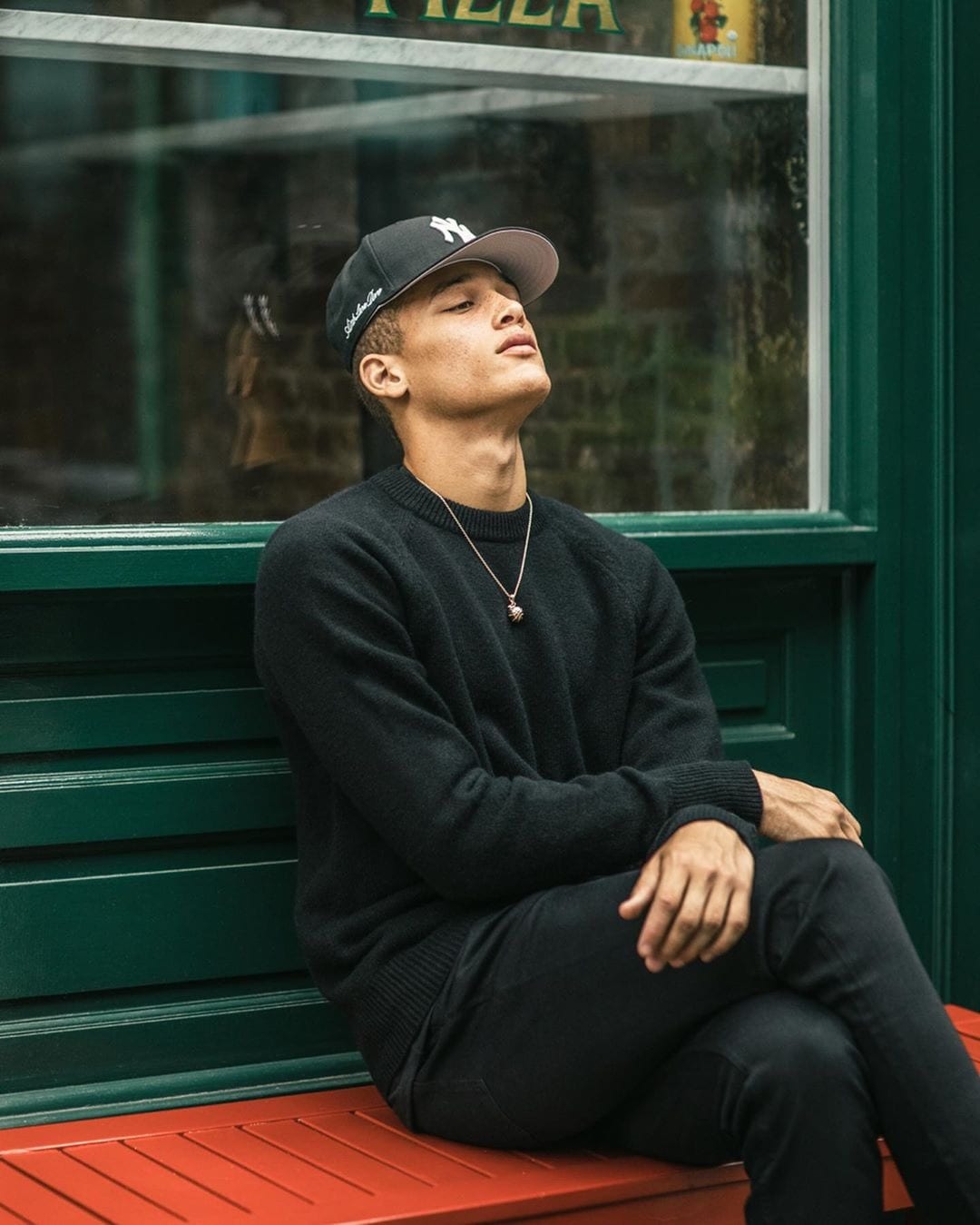 Aimé Leon Dore z kolekcją swetrów i 