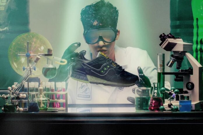 Feature x Saucony Shadow 5000 Dreamland 0