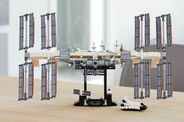 Zestaw klockow LEGO Ideas International Space Station