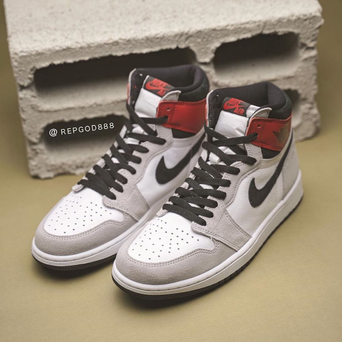 Air Jordan 1 High White Black Light Smoke Grey 555088-126 4