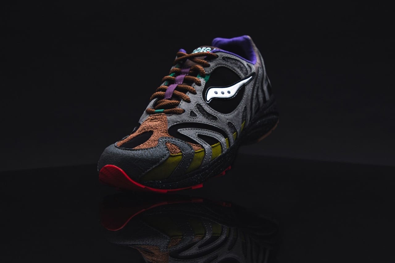Bodega x Saucony Grid Azura 2000 1
