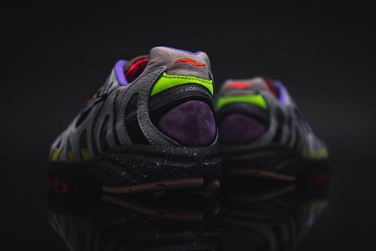 Bodega x Saucony Grid Azura 2000 4