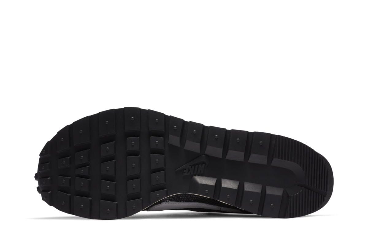 sacai x Nike VaporWaffle Black White CV1363-001 1