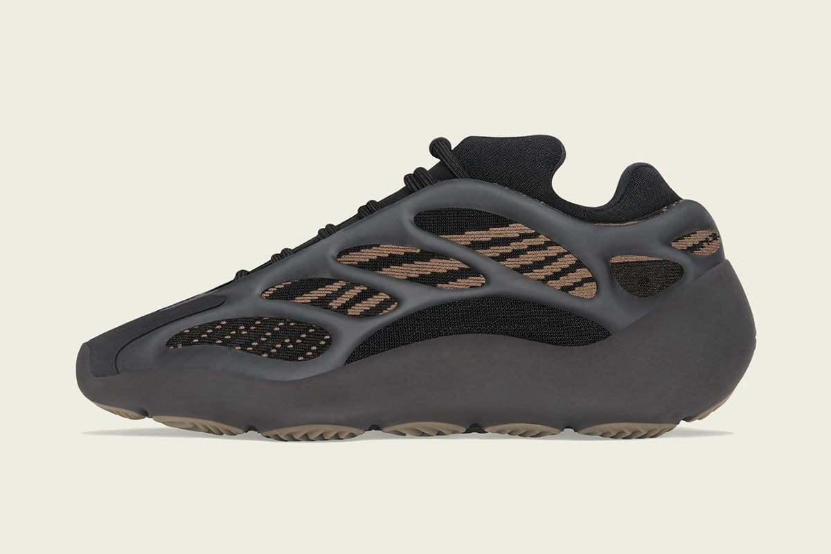 adidas-yeezy-boost-700-v3-clay-brown-gy0189-1