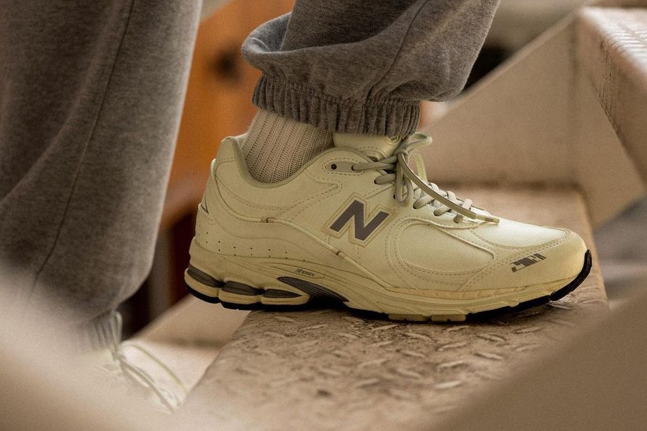 randomevent x unik x new balance 2002r 2