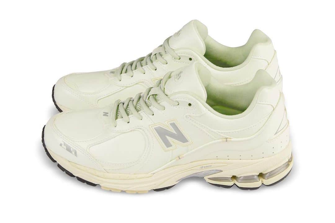 randomevent x unik x new balance 2002r 4