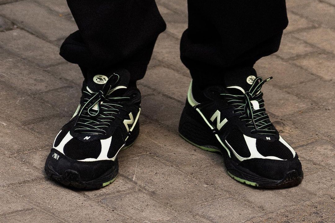 randomevent x unik x new balance 2002r 7