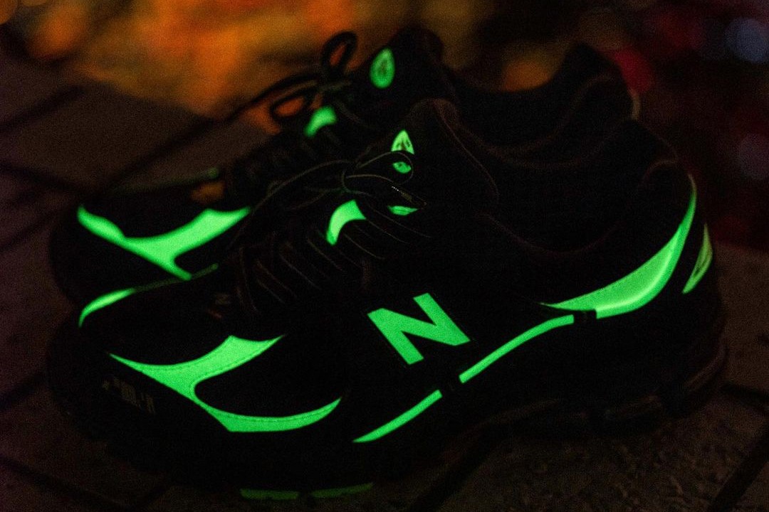 randomevent x unik x new balance 2002r 8