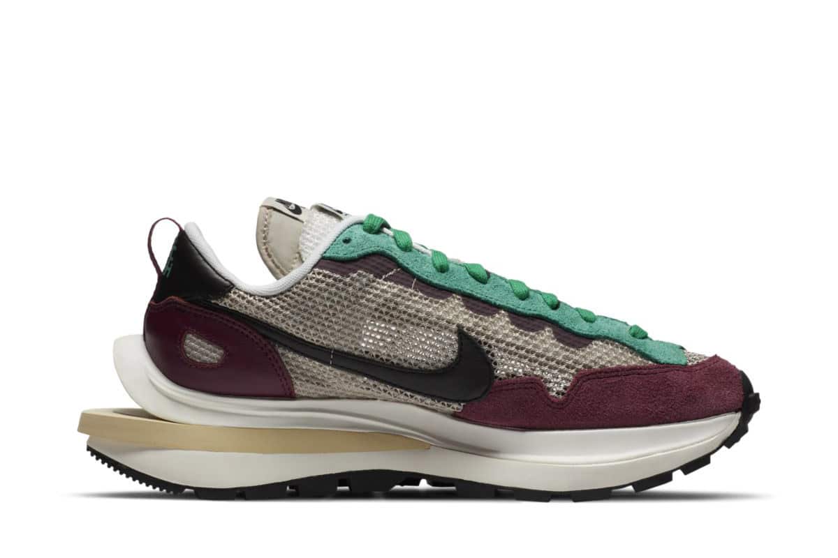 sacai x Nike VaporWaffle Villain Red DD3035-200 2