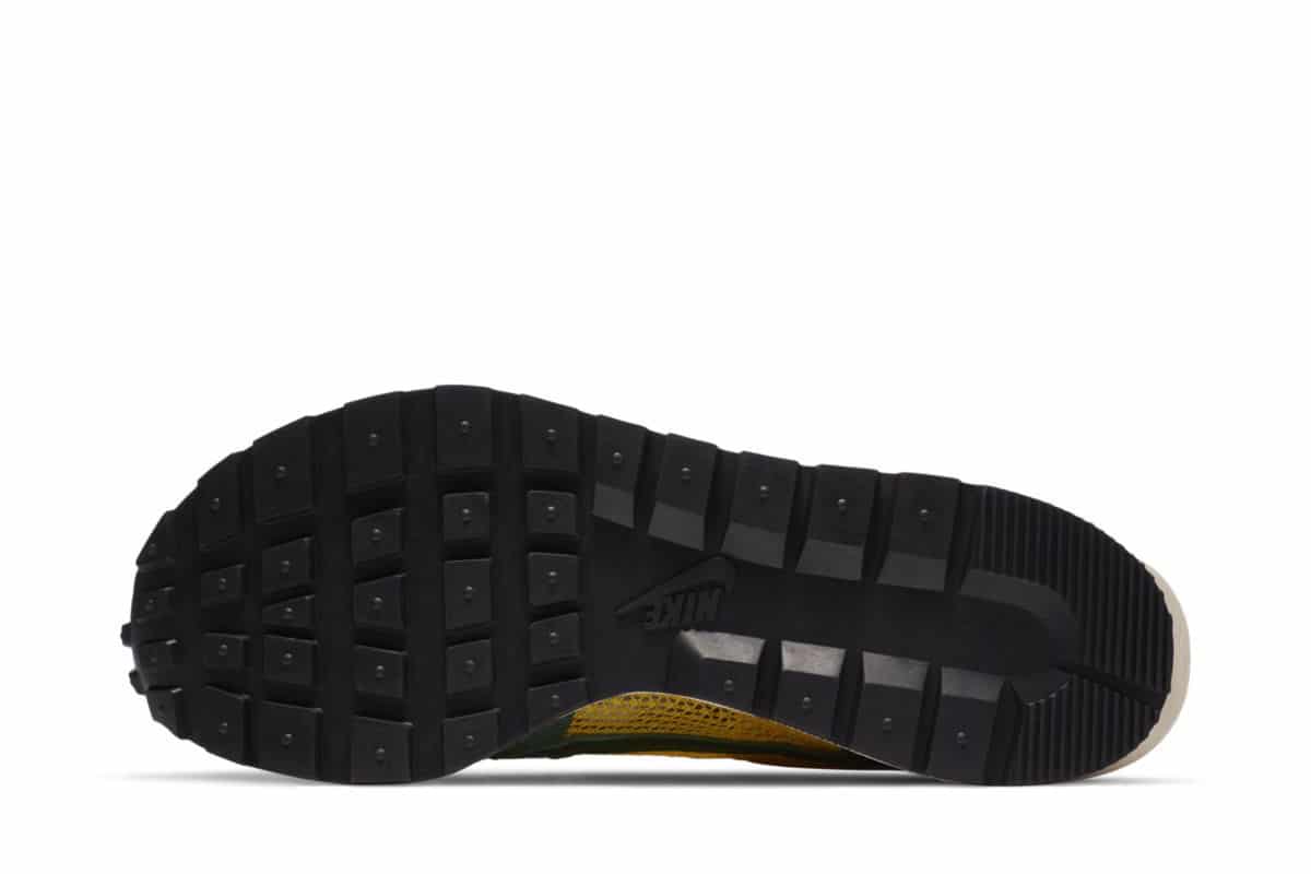 sacai x nike vaporwaffle Tour Yellow Stadium Green CV1363-700 1