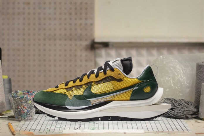 sacai x nike vaporwaffle Tour Yellow Stadium Green CV1363-700