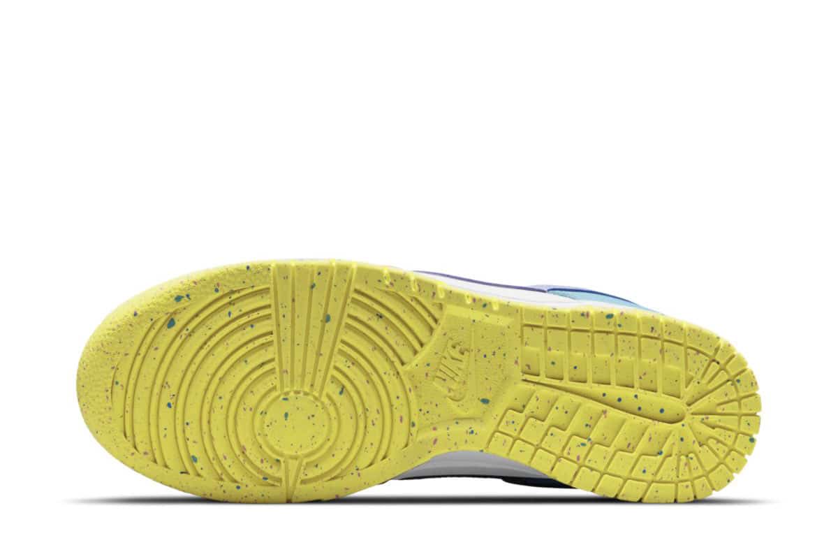 NIKE DUNK LOW WMNS SE White Green Glow Sunset Pulse DD1872-100 1