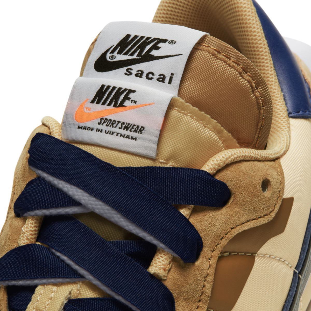 sacai x Nike Vaporwaffle Sesame DD1875-200 9