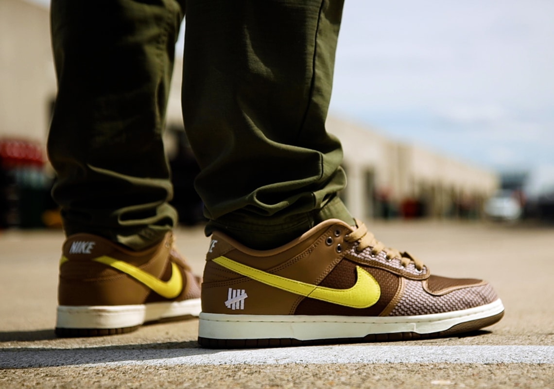 Undefeated x Nike Dunk Low Canteen 1.jpg