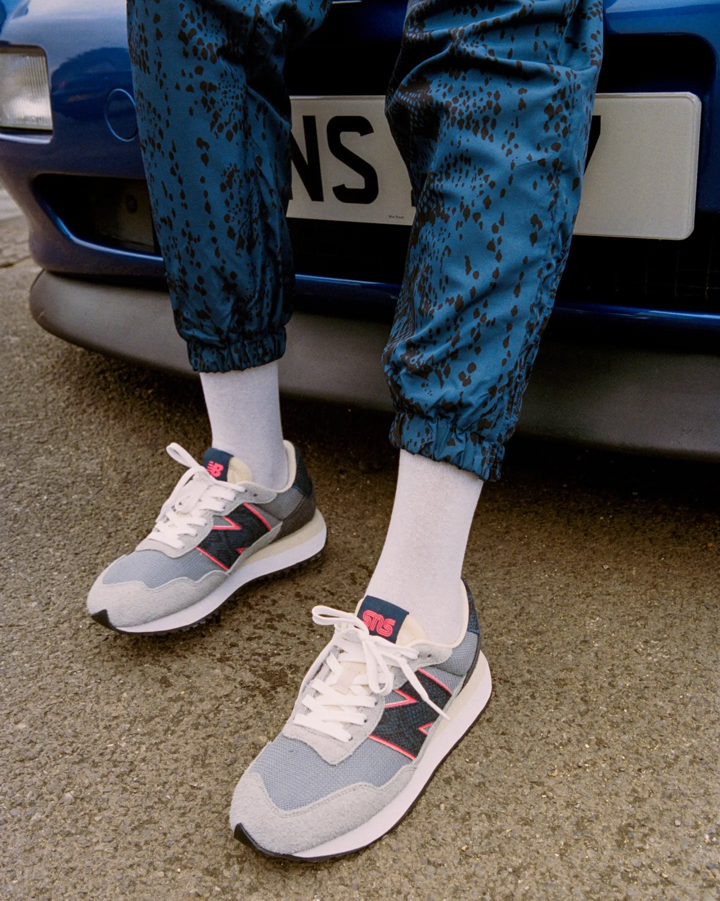 Sneakersnstuff New Balance 237 Blue Racer 4