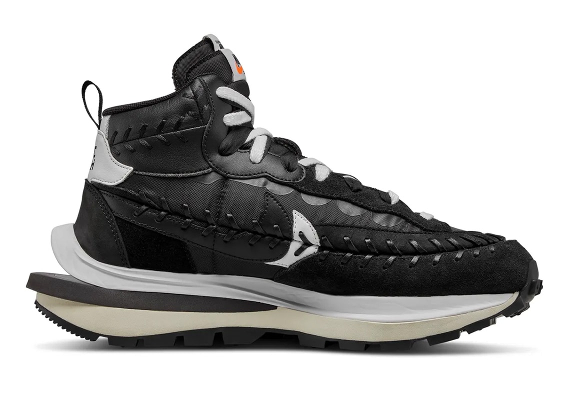 Jean Paul Gaultier x sacai x Nike VaporWaffle Black White DH9186-001 3