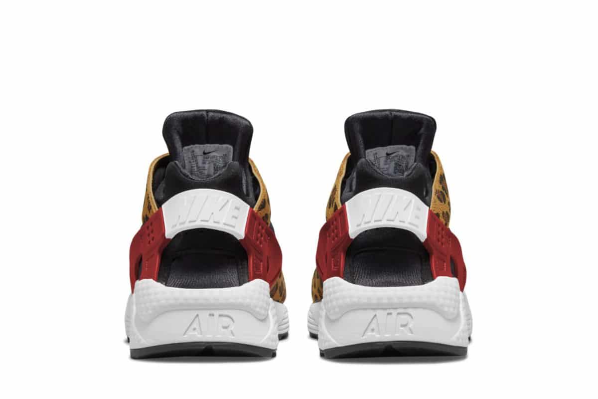 Nike Air Huarache SNKRS Day DM9092-700 6