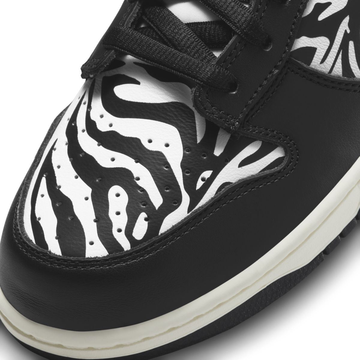 Quartersnacks x Nike SB Dunk Low Zebra DM3510-001 7