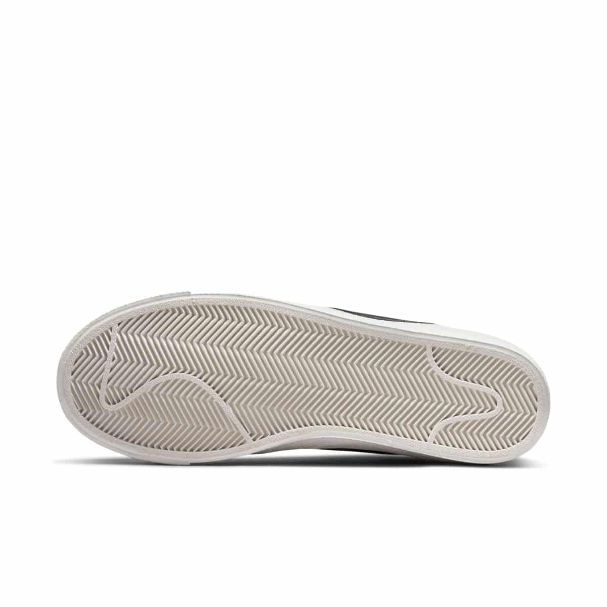 Nike Blazer low Jumbo White Black DQ1470-101 1