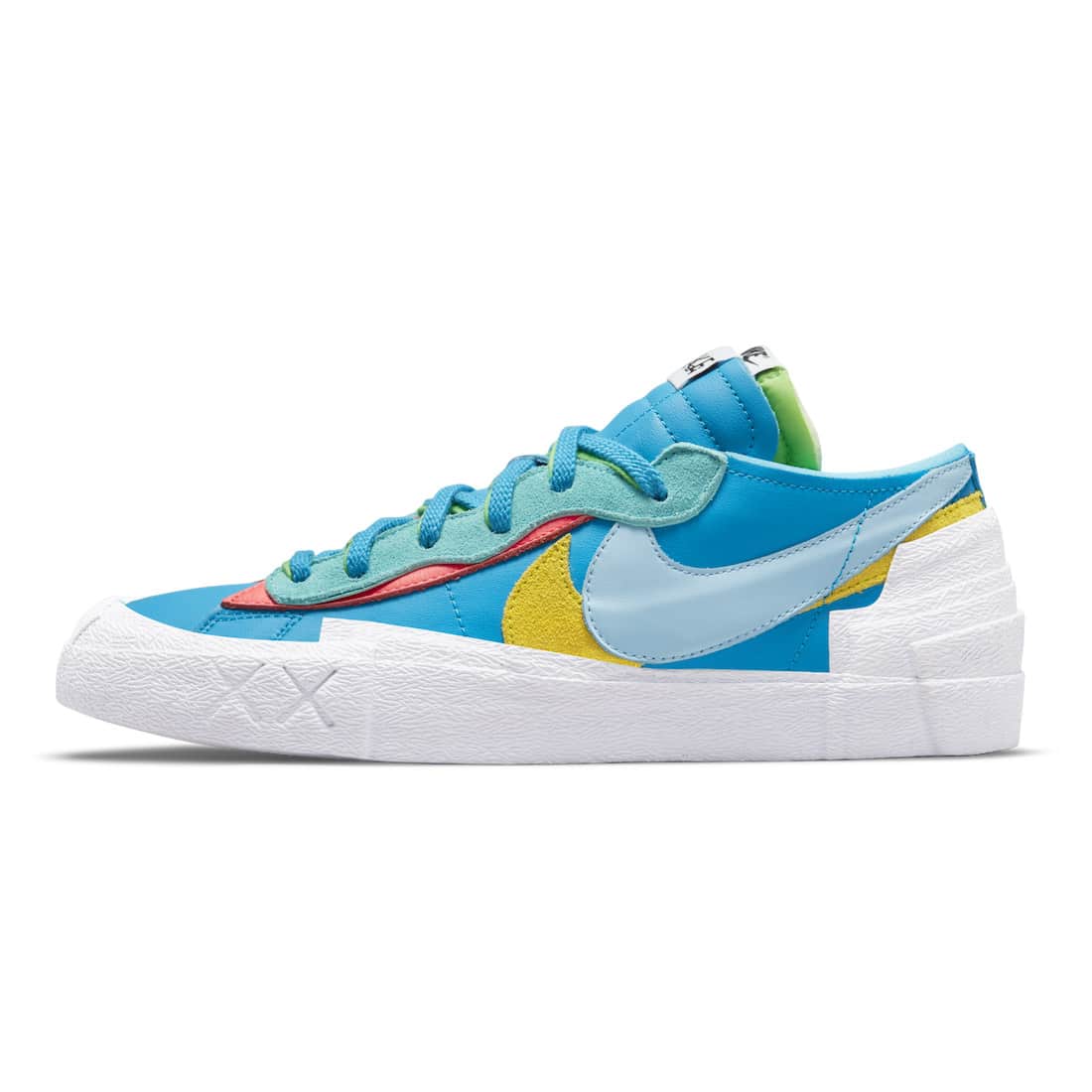 Kaws x sacai x Nike Blazer Low DM7901-400 2