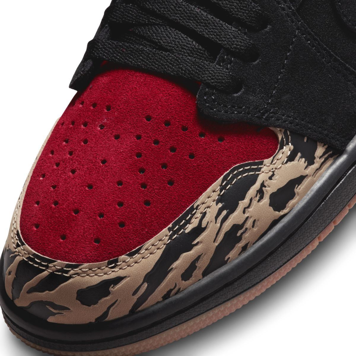 SoleFly x Air Jordan 1 Low Carnivore DN3400-001 7