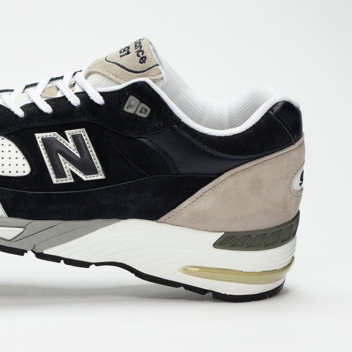 Sneakersnstuff x New Balance 991 Navy White Grey 8