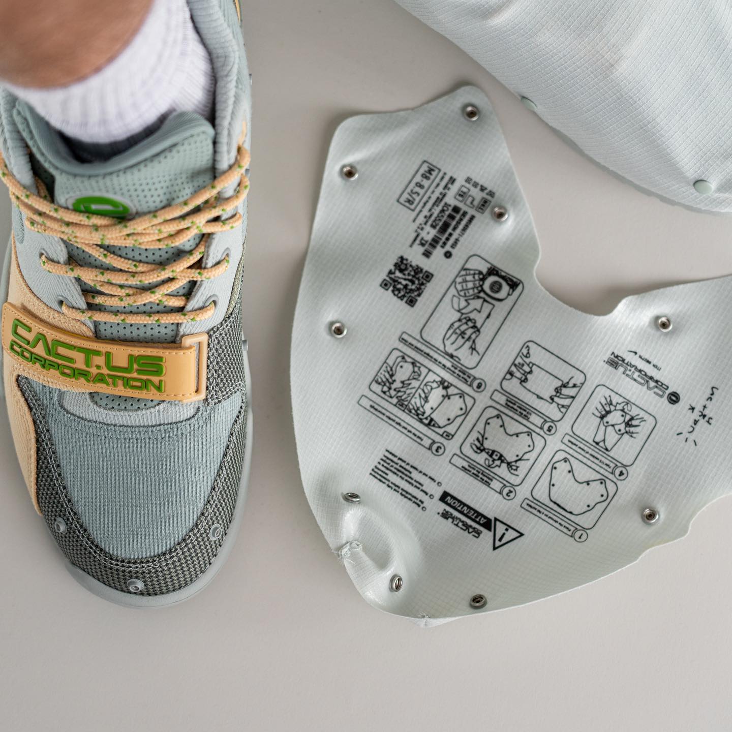 Travis Scott x Nike Air Trainer 1 Grey Haze DR7515-001 zdjecia 2