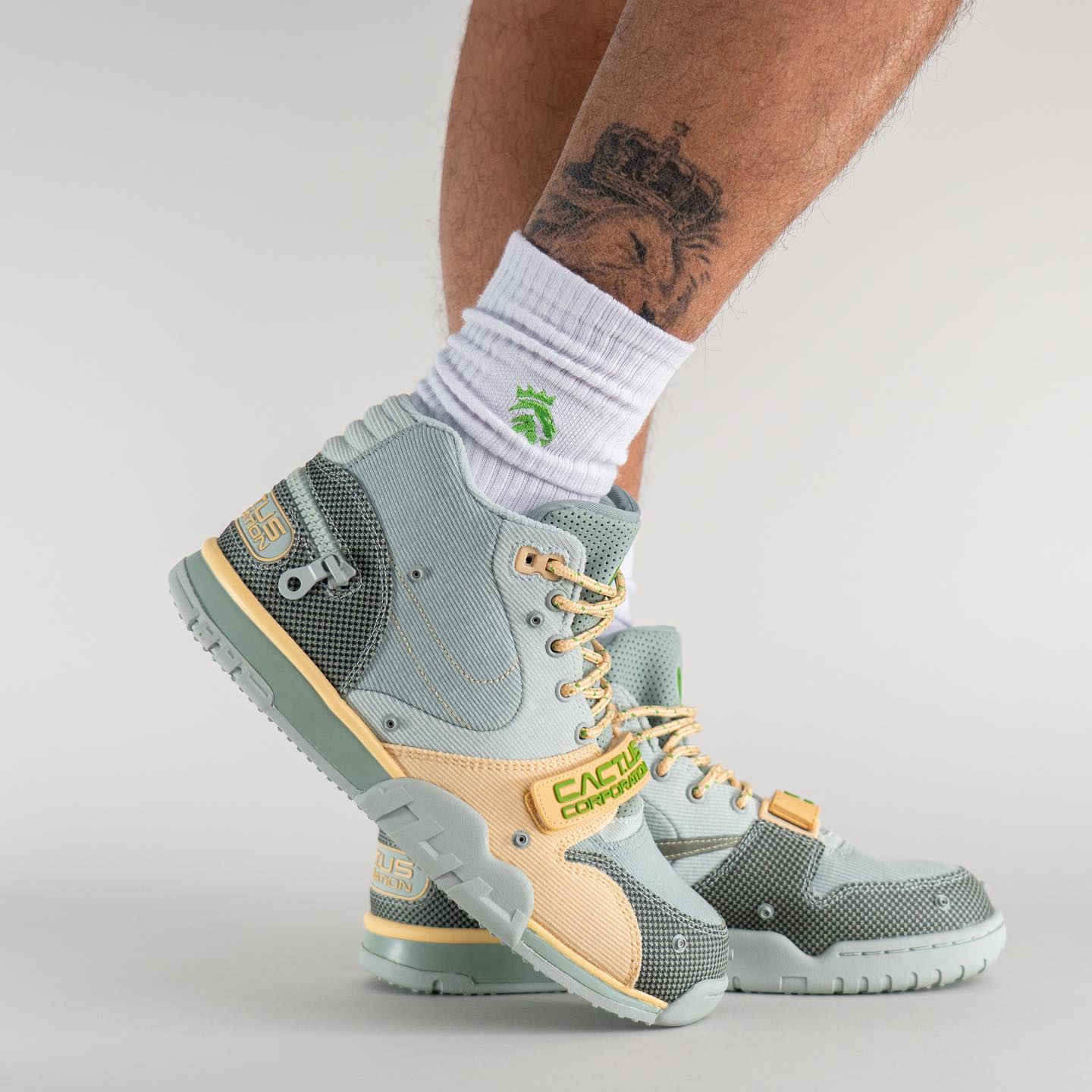 Travis Scott x Nike Air Trainer 1 Grey Haze DR7515-001 zdjecia 7
