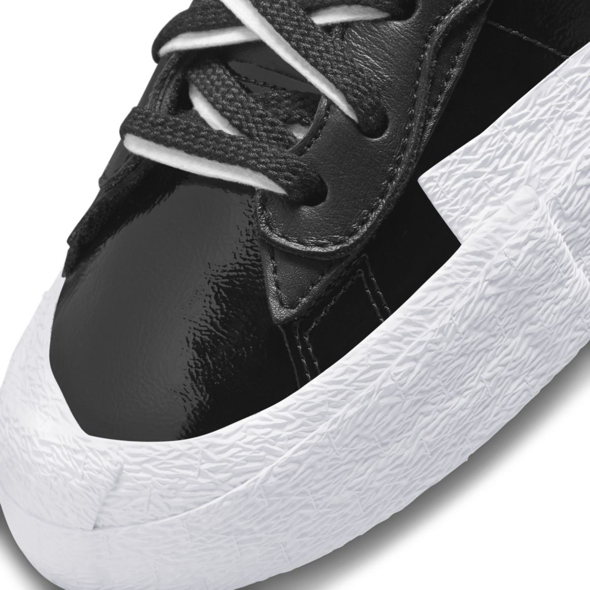 sacai x nike blazer low black patent DM6443-001 7