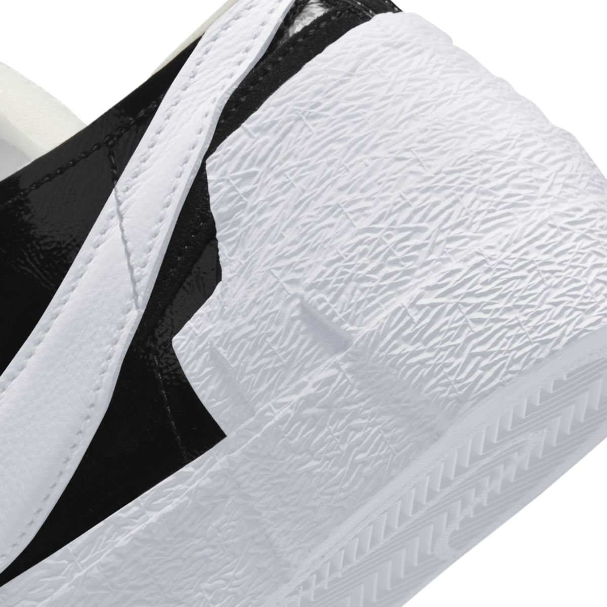 sacai x nike blazer low black patent DM6443-001 8