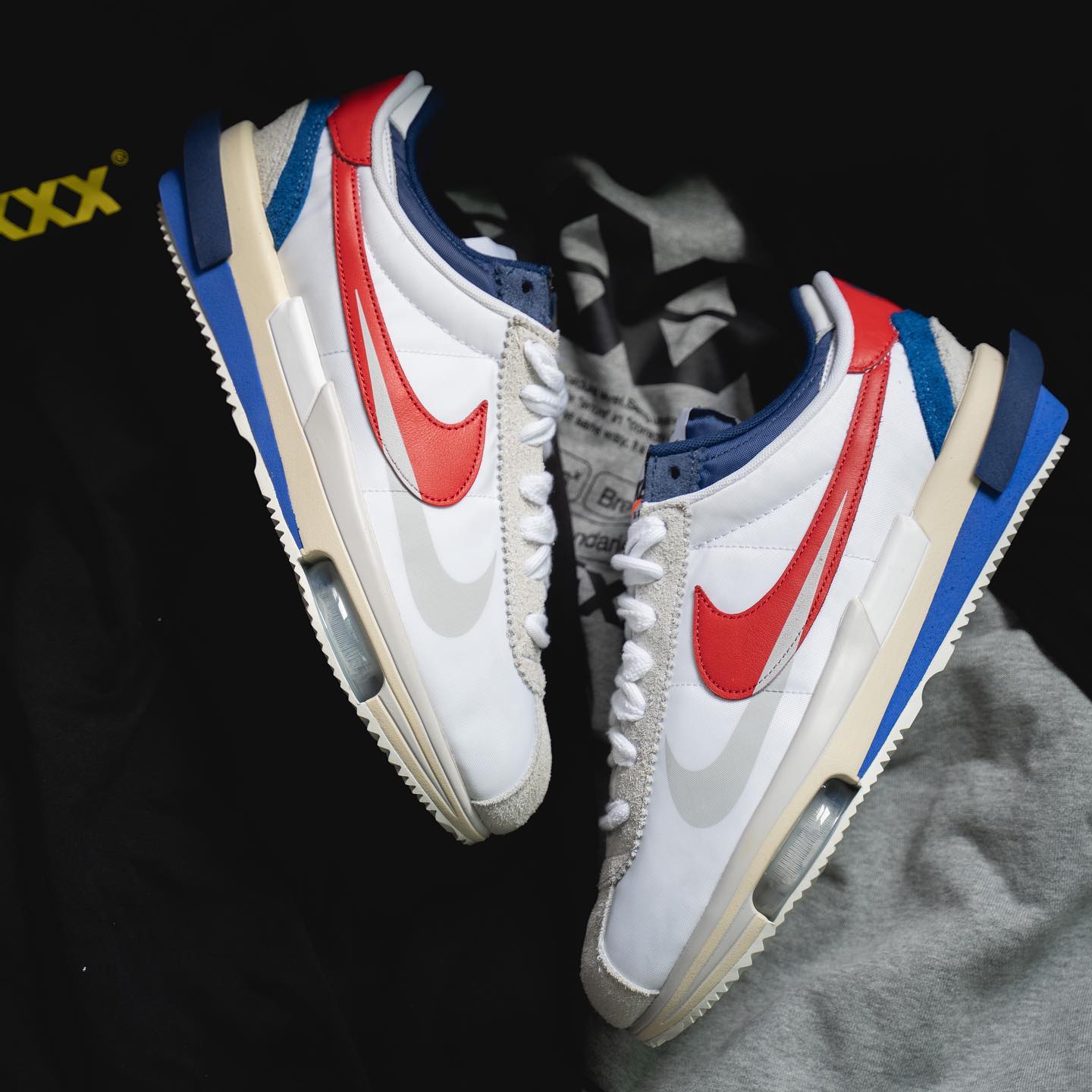 zdjecia sacai x nike cortez white red navy 4