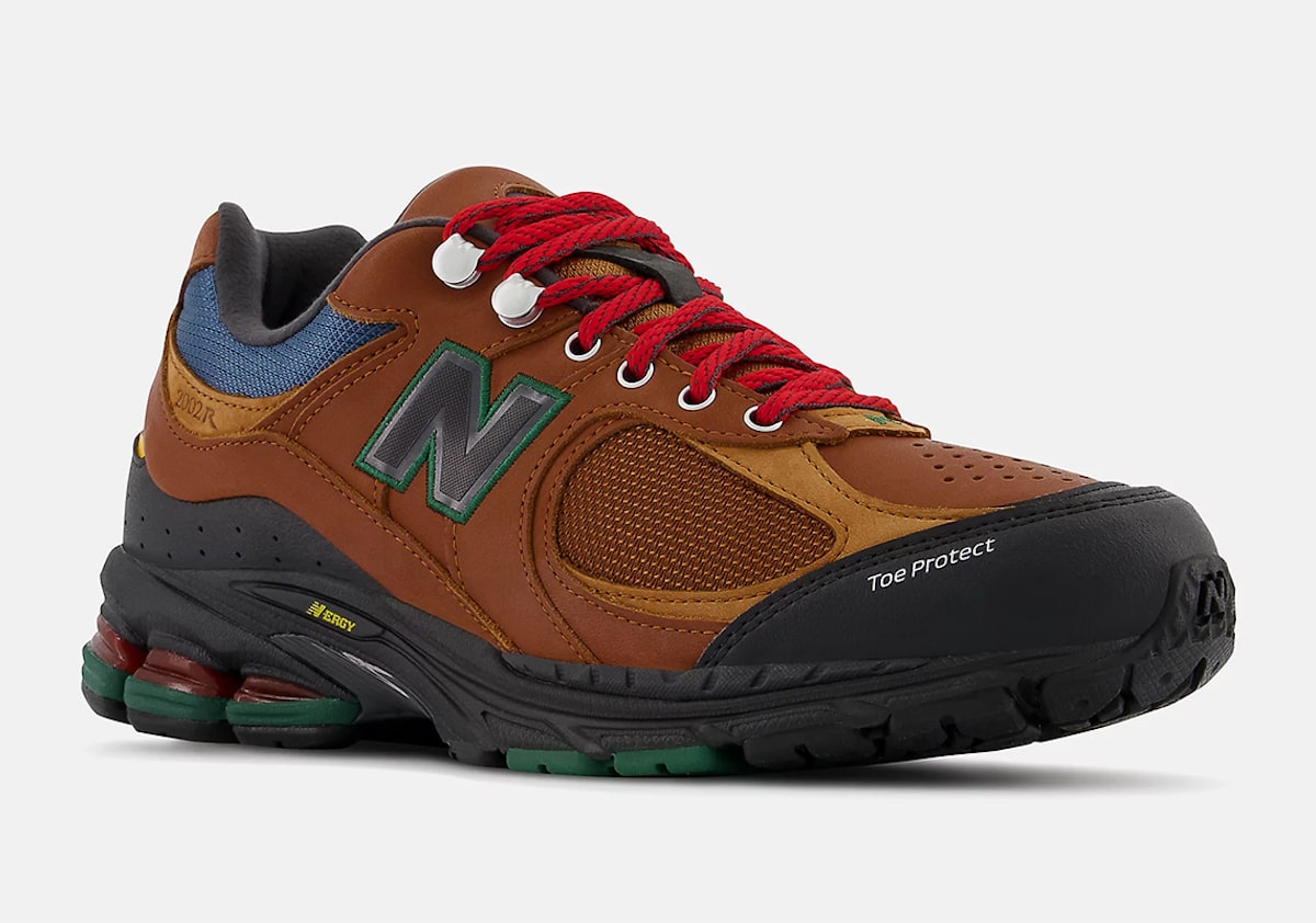 New Balance 2002R Hiking Boot Pack 10