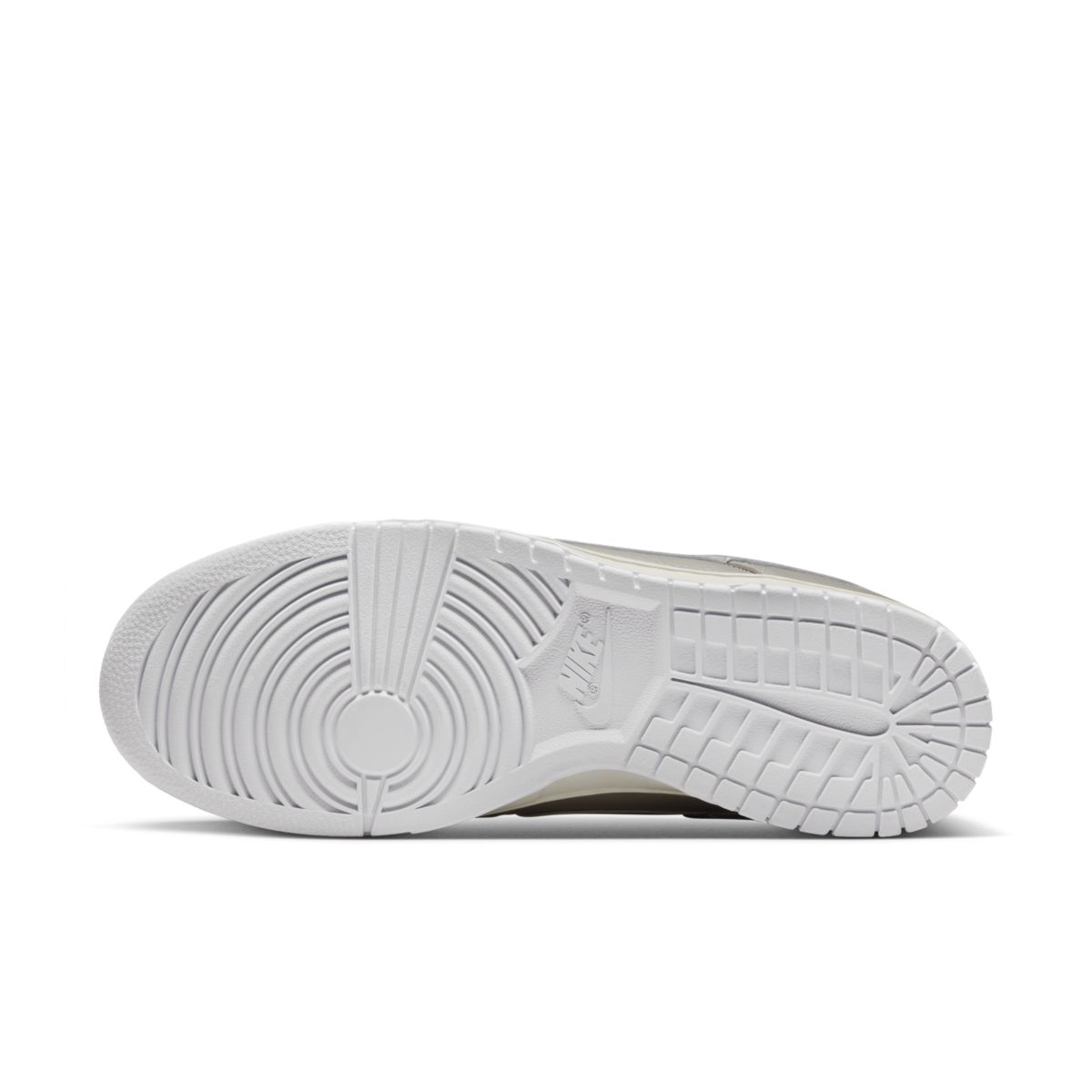 Nike Dunk Low Metallic Silver DX3197-095 1
