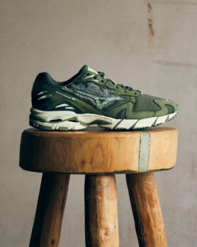 Maharishi x Mizuno Wave Rider 10 Fire Phoenix 9