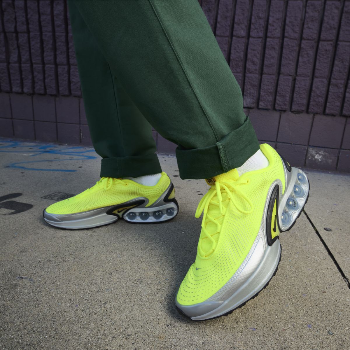Nike Air Max DN Volt DV3337-700 Q