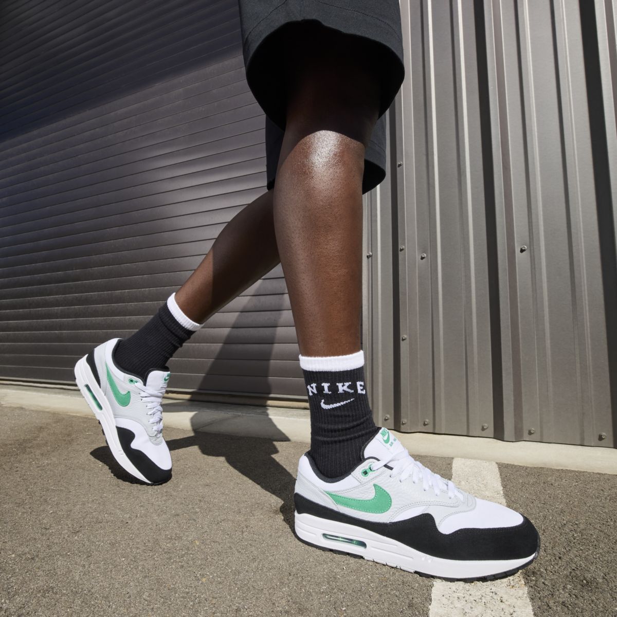Nike Air Max 1 White Black Stadium Green FN6952-100 Q