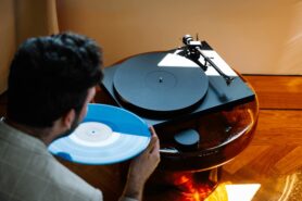 Gramofon Pro-Ject Debut EVO 2 4